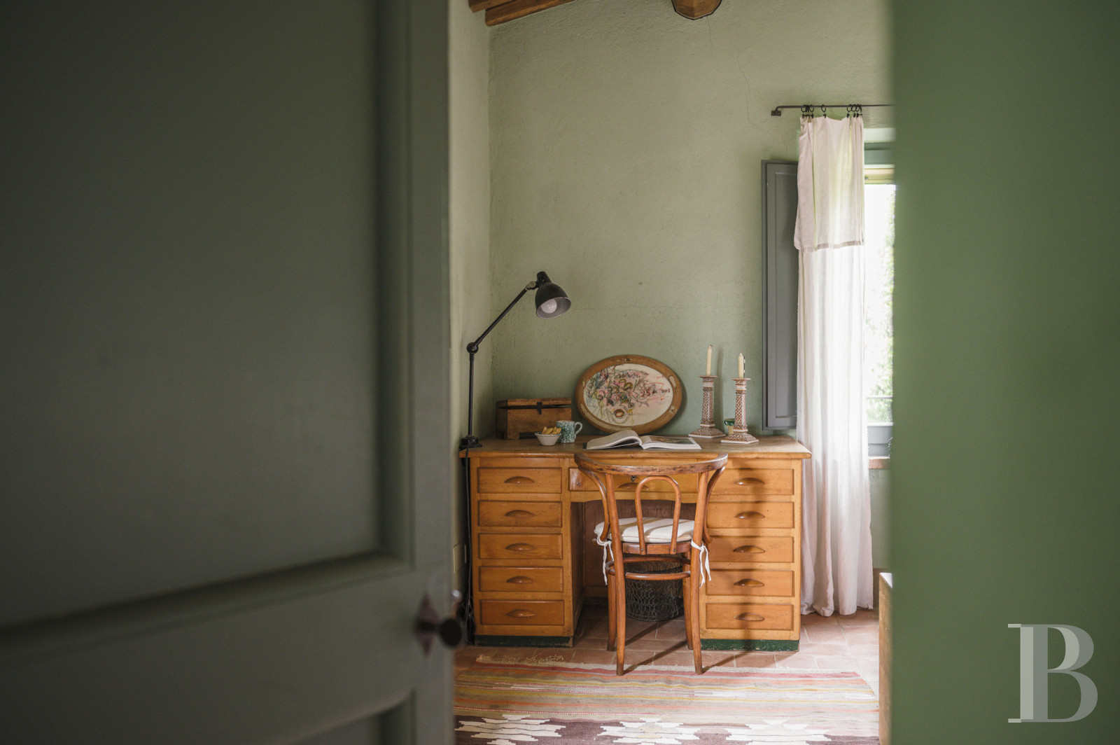 An old olive grove farmhouse restored to its former glory, overlooking the countryside in the Val d'Orcia in Tuscany - photo  n°25